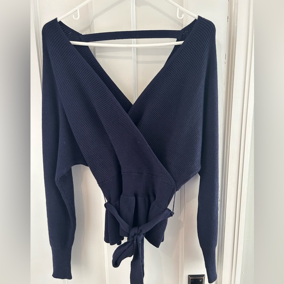 Tie waist sweater with cut out back - Picture 2 of 6